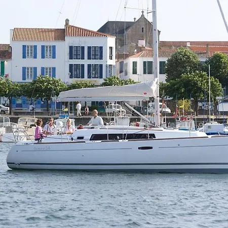 Ботель Boat In