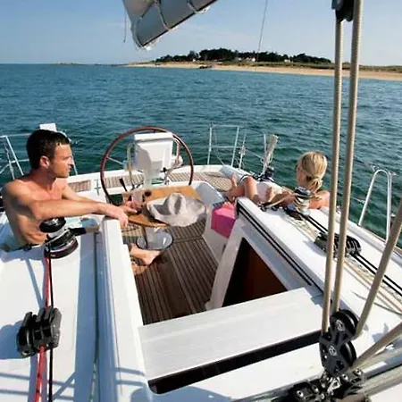 Ботель Boat In Komolac